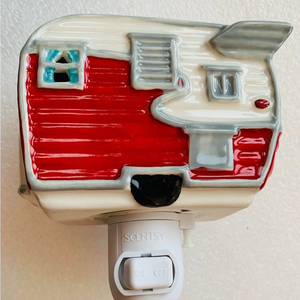Scentsy Road Less Traveled Warmer Mini Red White Camper Wall Plug In With Light - Picture 11 of 11